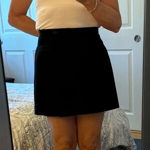 United Colors of Benetton Italy - Black 100% Wool Skort.